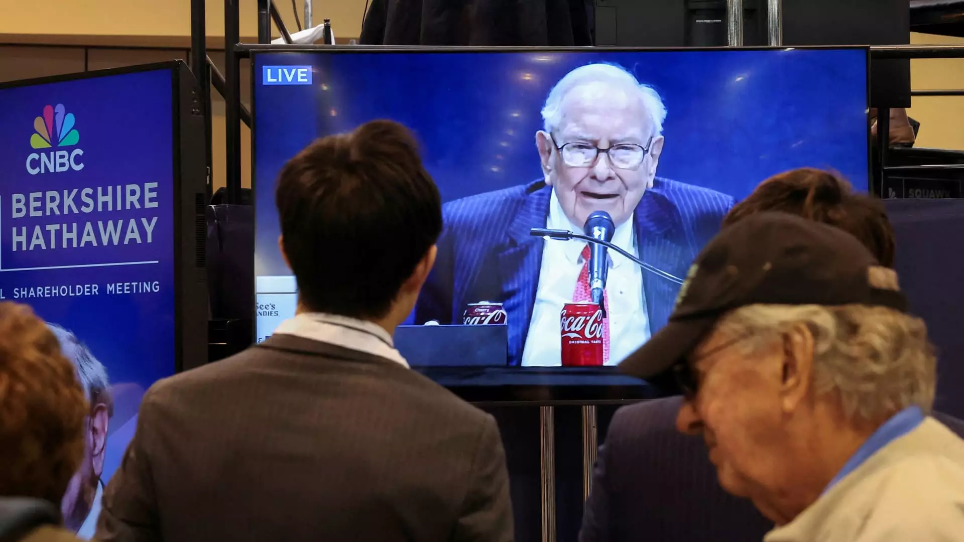 The Unraveling Legacy: 5 Reasons Warren Buffett’s Exit Signals a New Era for Berkshire Hathaway