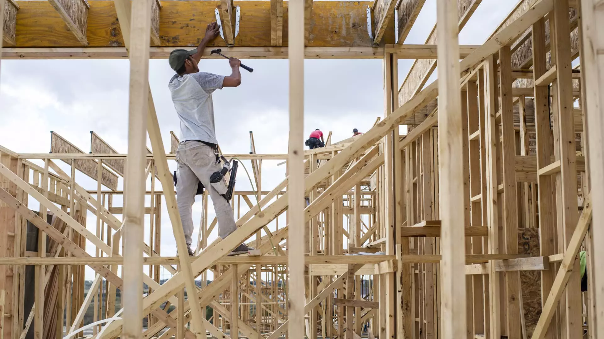 Desperate Homebuilders Scramble Amid Market Collapse: The Grim Reality of Falling Demand